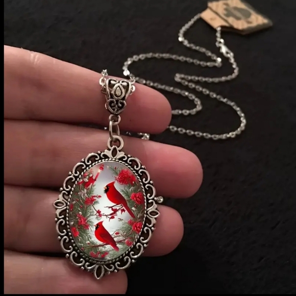 Vintage Style Vibtant Red Bird Pendant  With Silver Chain Necklace. NWOT - Picture 3 of 4
